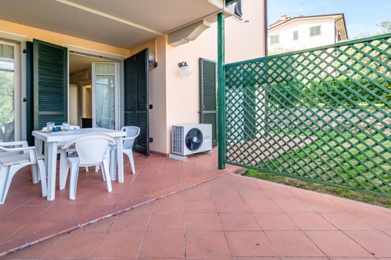 Piana Di Solaro Modern Flat & Swimming Pool Apartment Lerici Bagian luar foto